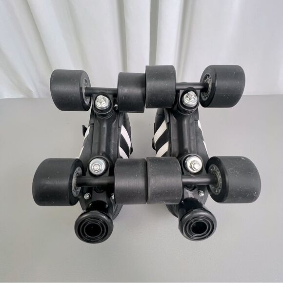 RIEDELL VOLT MENS LOW CUT ROLLER SKATES SIZE 4 BLACK WITH WHITE STRIPES - Picture 6 of 12